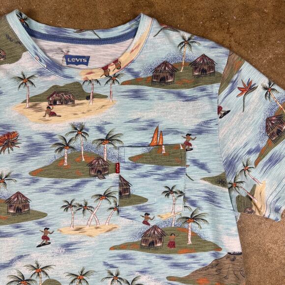Levi’s Hawaiian Pocket T-Shirt Men’s Medium Blue Island Print Surfer Aloha Top - Picture 2 of 8